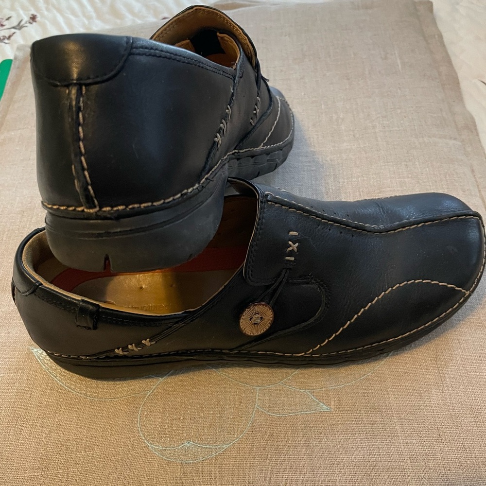 Clark’s Unstructured Un Loop Black Leather Casual Slip-On Shoes - Picture 4 of 11